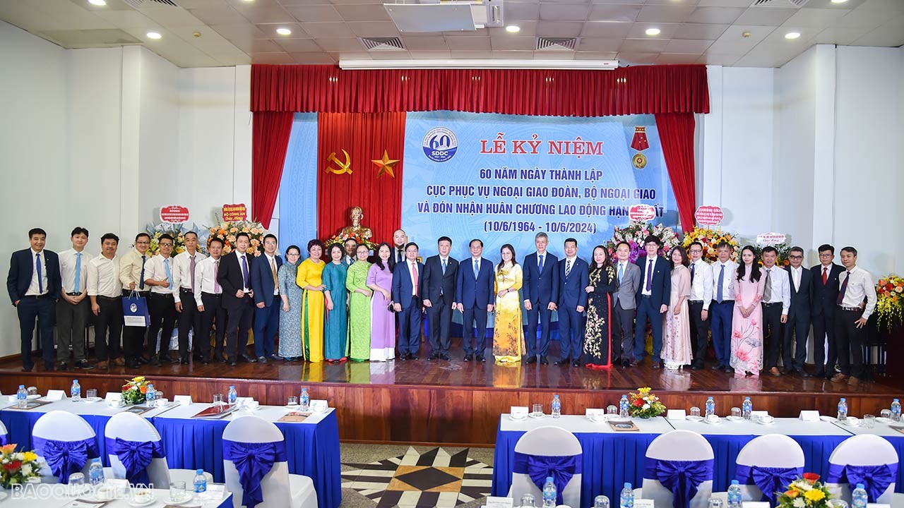 Cục Phục vụ Ngoại giao Đoàn đón nhận Huân chương Lao động hạng Nhất Cục Phục vụ Ngoại giao đoàn đón nhận Huân chương Lao động hạng Nhất