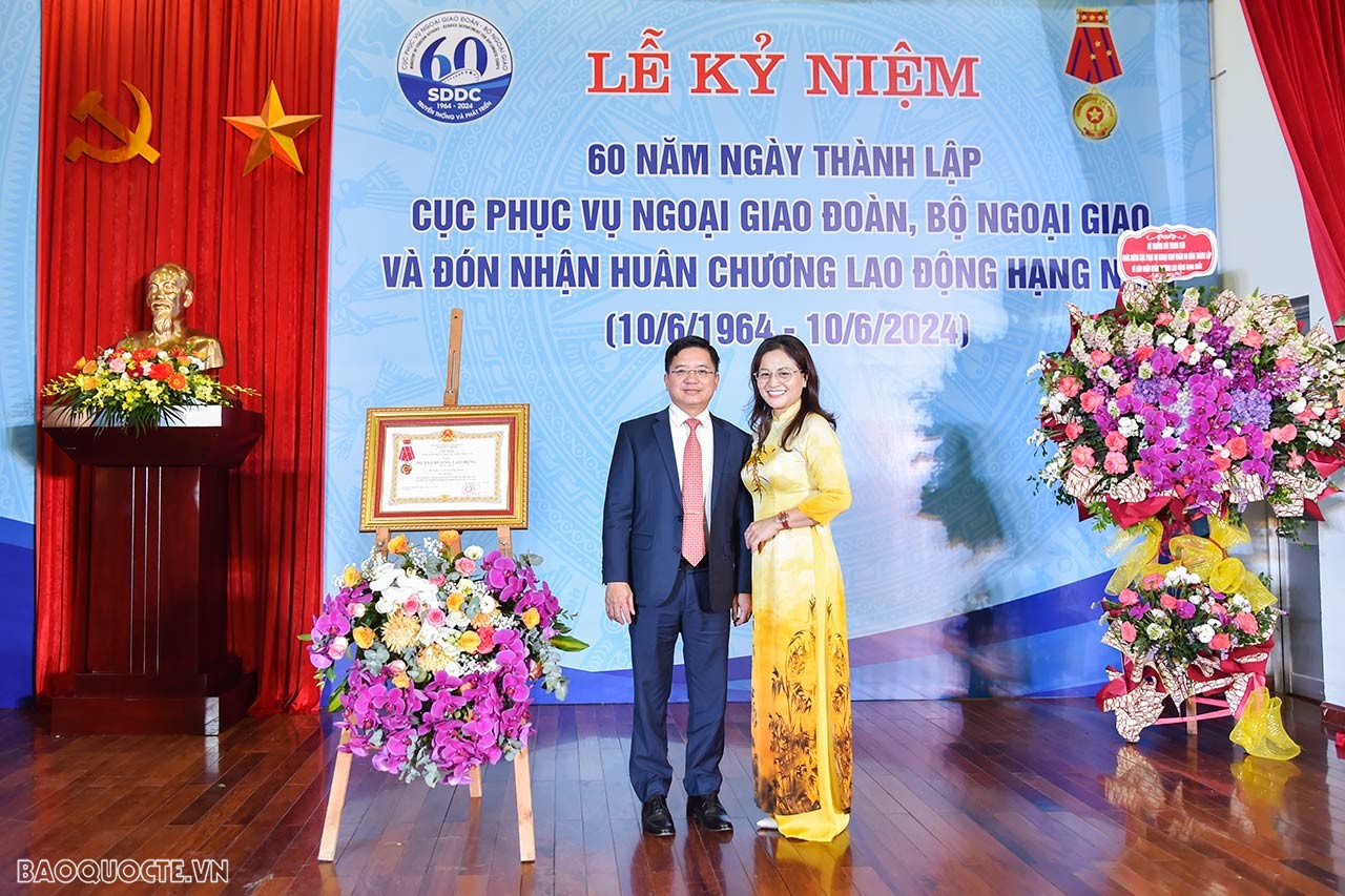 Cục Phục vụ Ngoại giao Đoàn đón nhận Huân chương Lao động hạng Nhất Cục Phục vụ Ngoại giao đoàn đón nhận Huân chương Lao động hạng Nhất