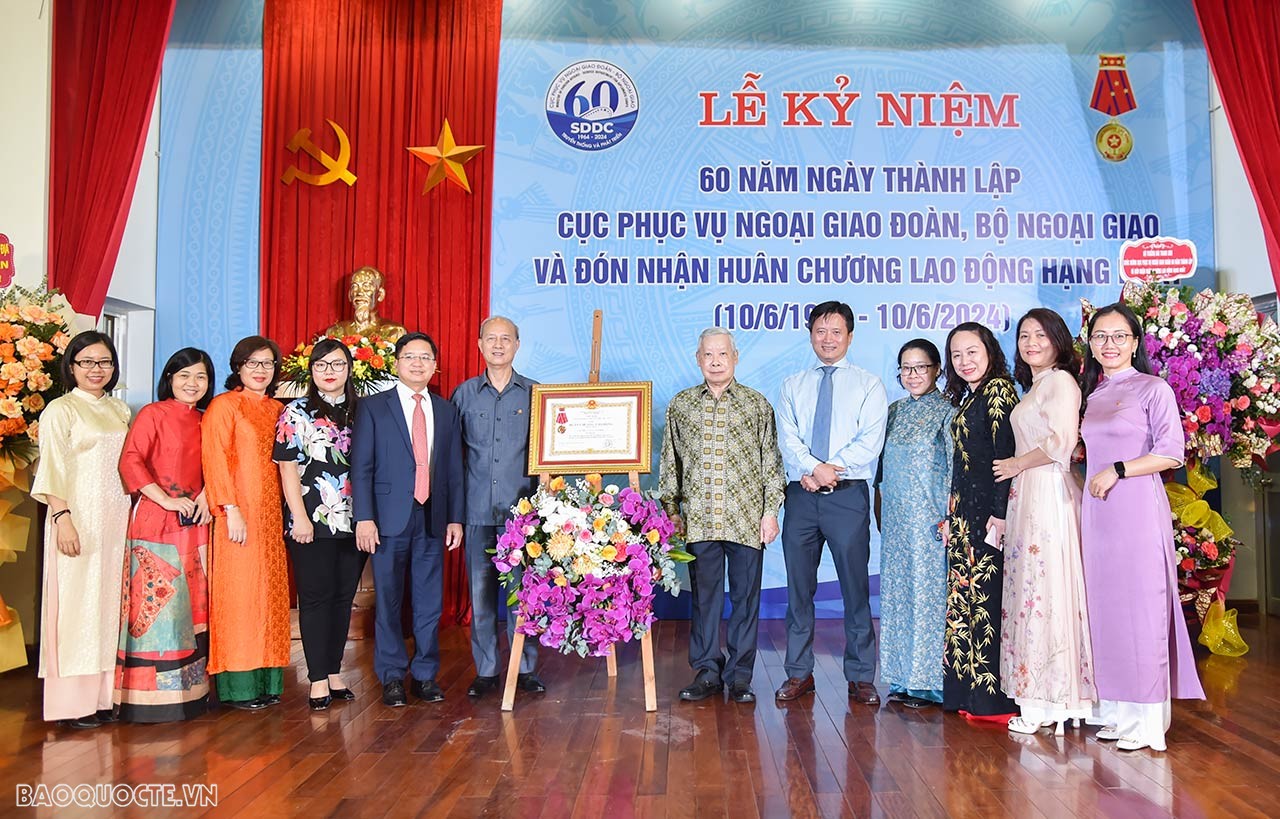 Cục Phục vụ Ngoại giao Đoàn đón nhận Huân chương Lao động hạng Nhất Cục Phục vụ Ngoại giao đoàn đón nhận Huân chương Lao động hạng Nhất