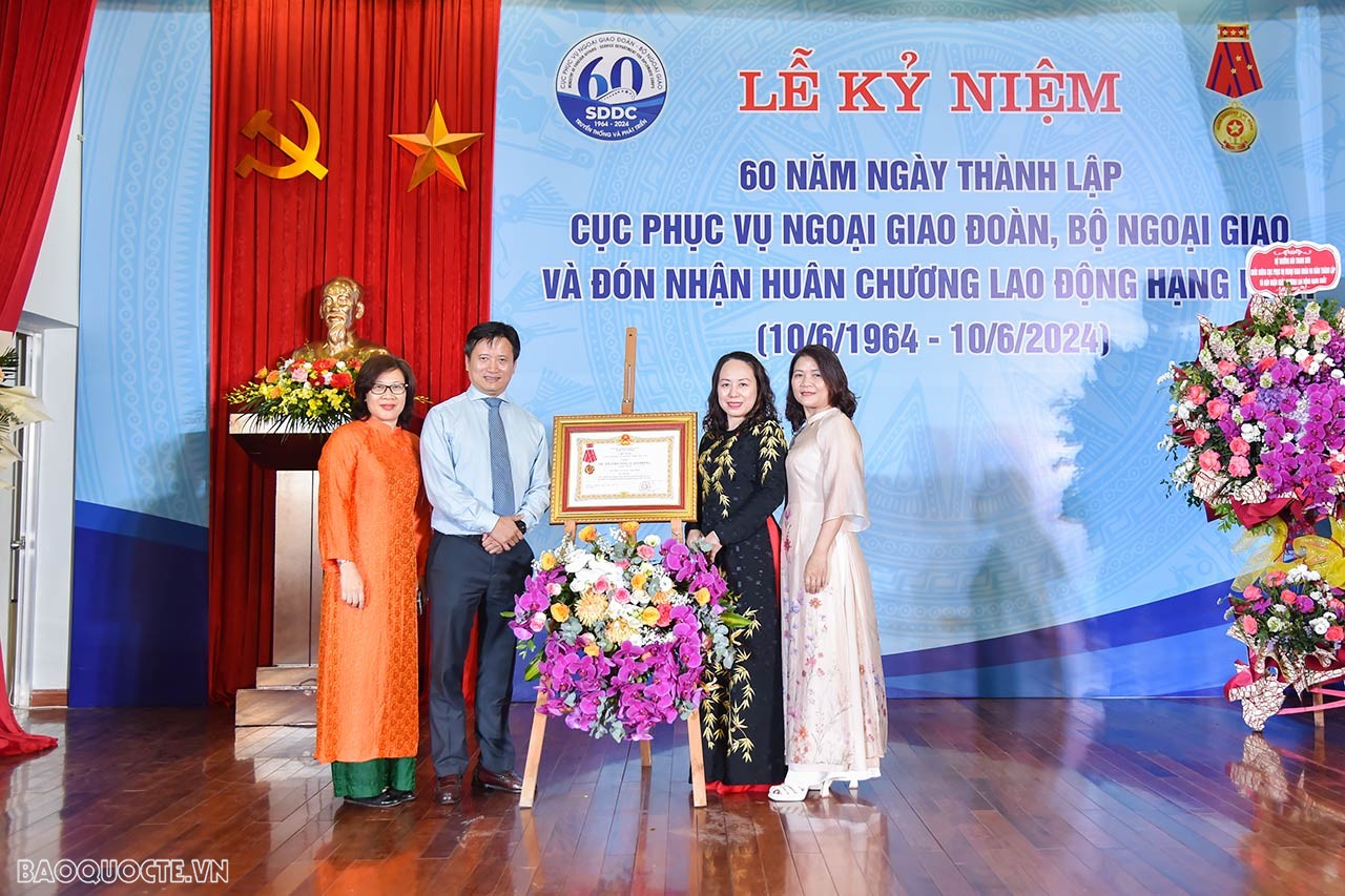 Cục Phục vụ Ngoại giao Đoàn đón nhận Huân chương Lao động hạng Nhất Cục Phục vụ Ngoại giao đoàn đón nhận Huân chương Lao động hạng Nhất