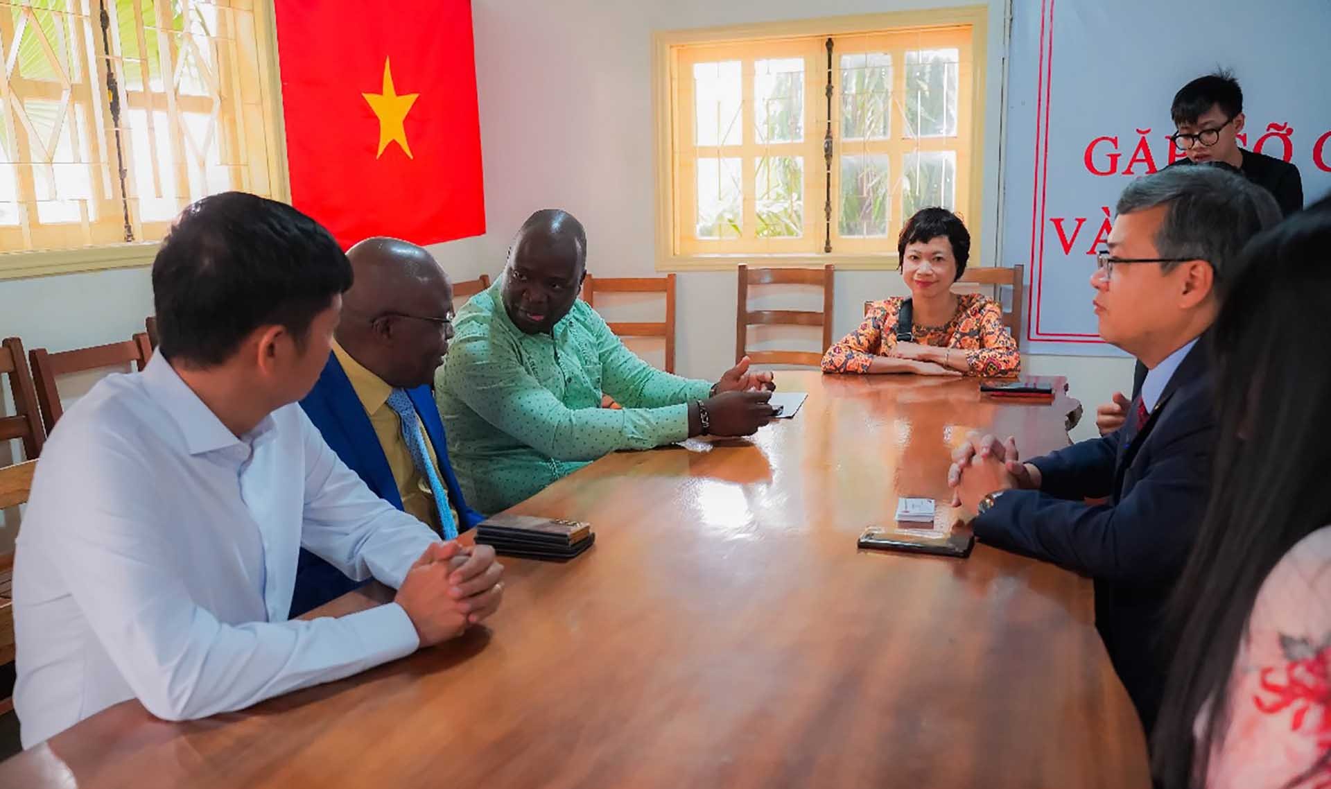 Hội Doanh nhân Việt Nam tại Angola chính thức thành lập sau một năm chuẩn bị Hội Doanh nhân Việt Nam tại Angola chính thức thành lập sau một năm chuẩn bị