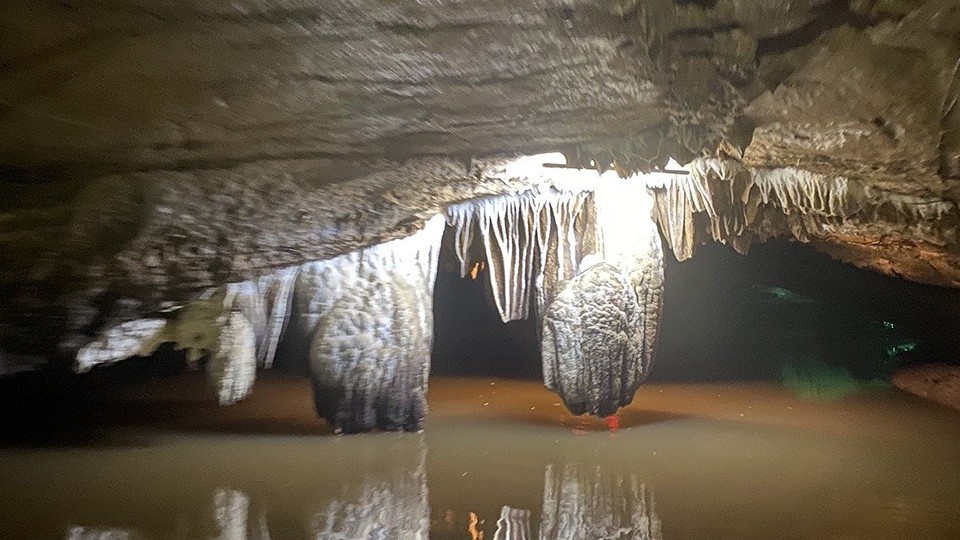 Động Thiên Hà (Ninh Bình): Vẻ đẹp kỳ vĩ của 'dải ngân hà' trong lòng núi