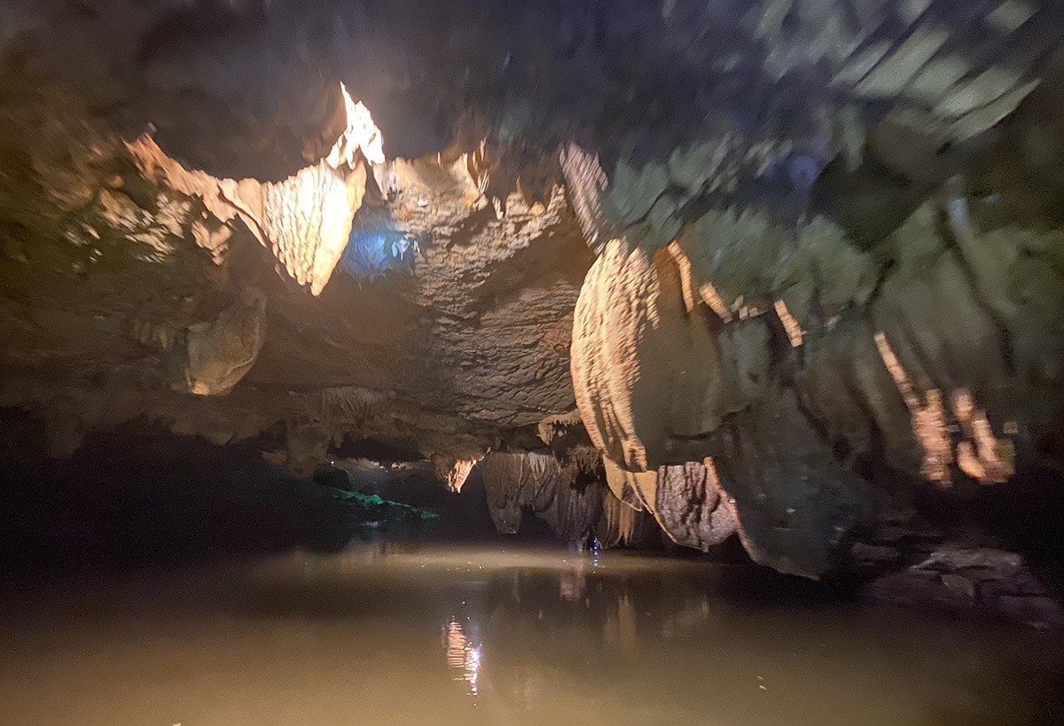 Động Thiên Hà (Ninh Bình): Vẻ đẹp kì vĩ của dải ngân hà trong lòng núi Động Thiên Hà (Ninh Bình): Vẻ đẹp kì vĩ của dải ngân hà trong lòng núi