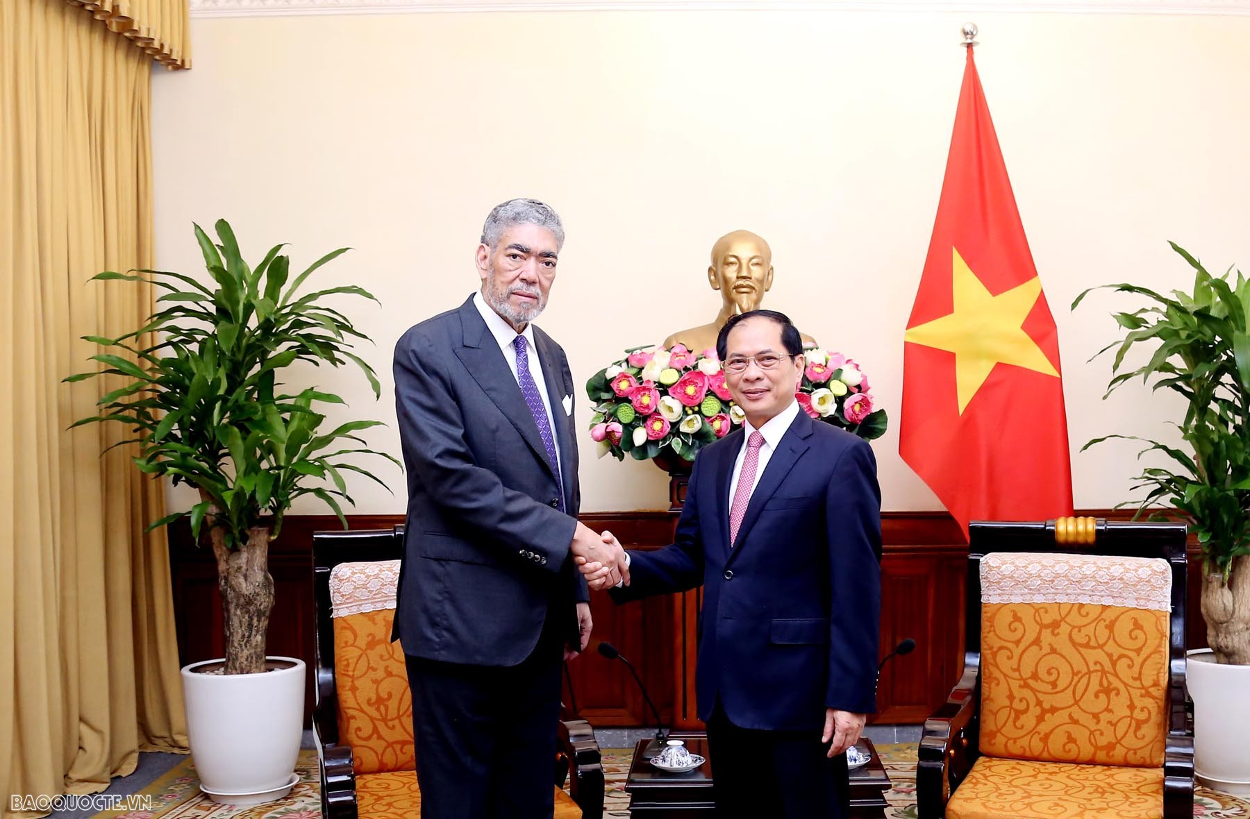 Bộ trưởng Ngoại giao Bùi Thanh Sơn đã tiếp Tổng Bí thư Đảng Phong trào Cánh tả Thống nhất, Bộ trưởng chính sách hội nhập khu vực Cộng hòa Dominicana Bộ trưởng Ngoại giao Bùi Thanh Sơn tiếp Tổng Bí thư Đảng Phong trào Cánh tả Thống nhất, Bộ trưởng chính sách hội nhập khu vực CH Dominicana