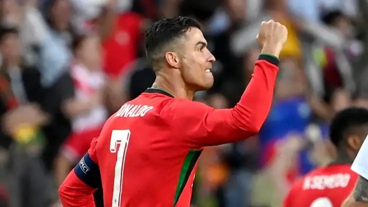 Ghi bàn cho đội tuyển Bồ Đào Nha, Cristiano Ronaldo thiết lập 2 cột mốc ấn tượng