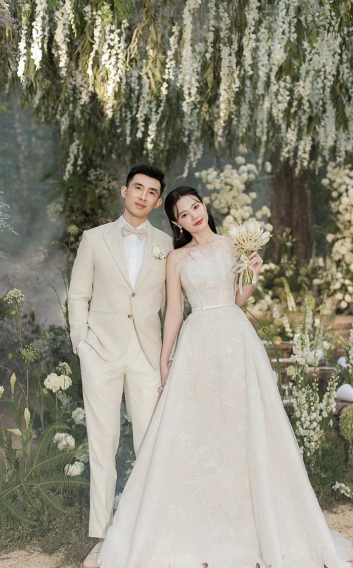 Váy cưới diễn viên Midu