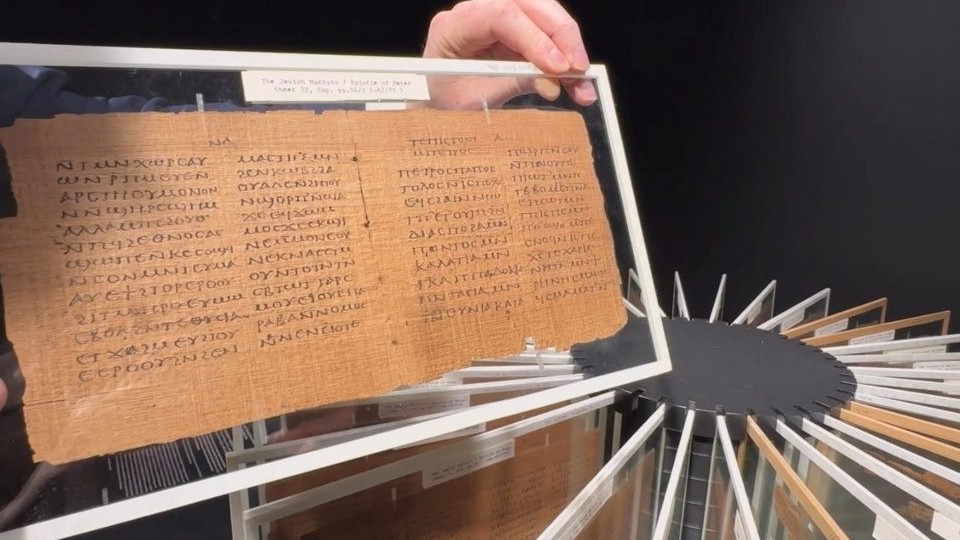 Một trong những cuốn sách cổ nhất thế giới được bán với giá gần 4 triệu USD