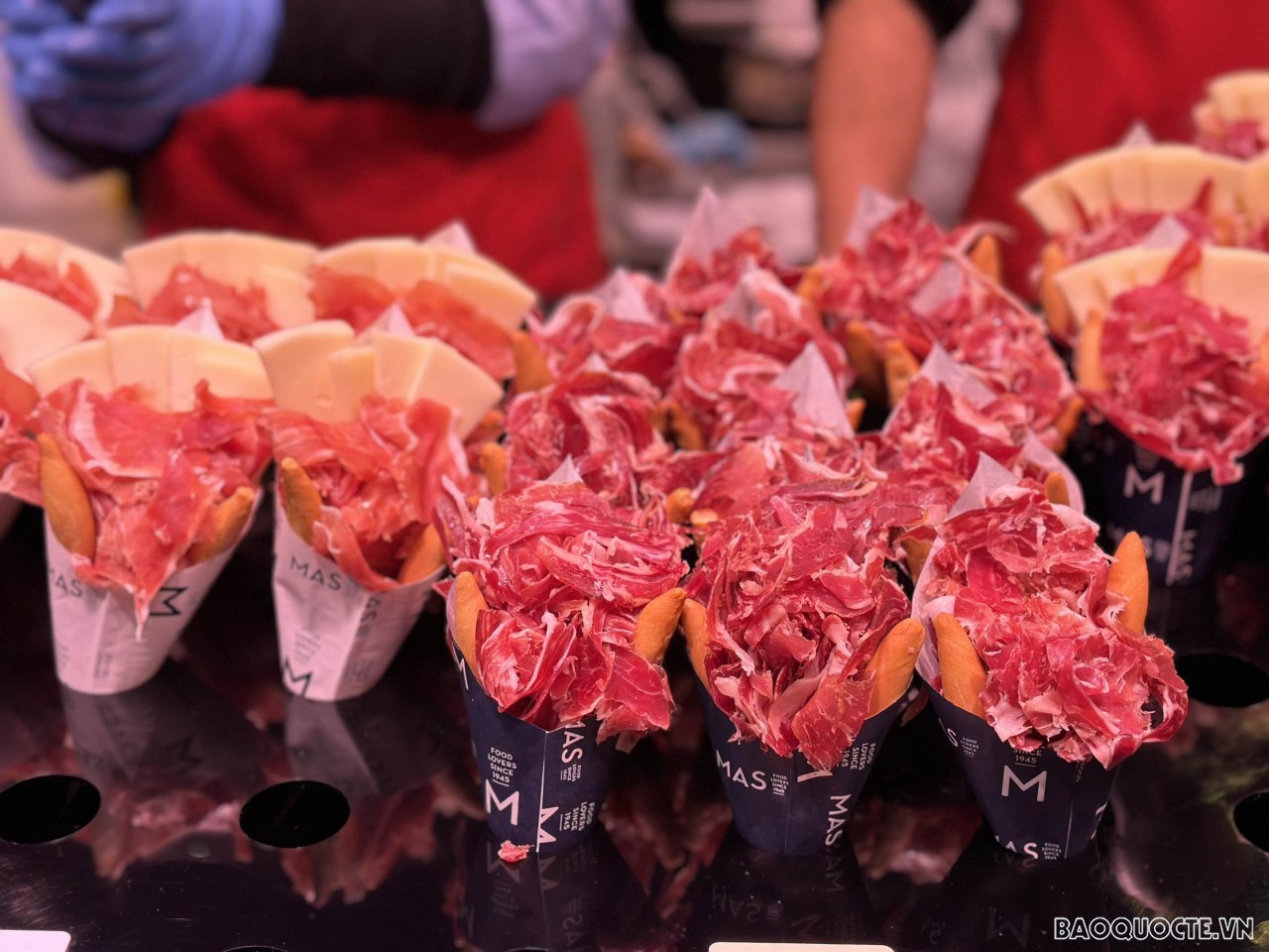 Du lịch Tây Ban Nha: Trải nghiệm ‘foodtour’ tại khu chợ biểu tượng của Barcelona