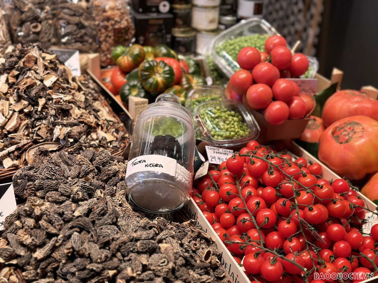 Du lịch Tây Ban Nha: Trải nghiệm ‘foodtour’ tại khu chợ biểu tượng của Barcelona