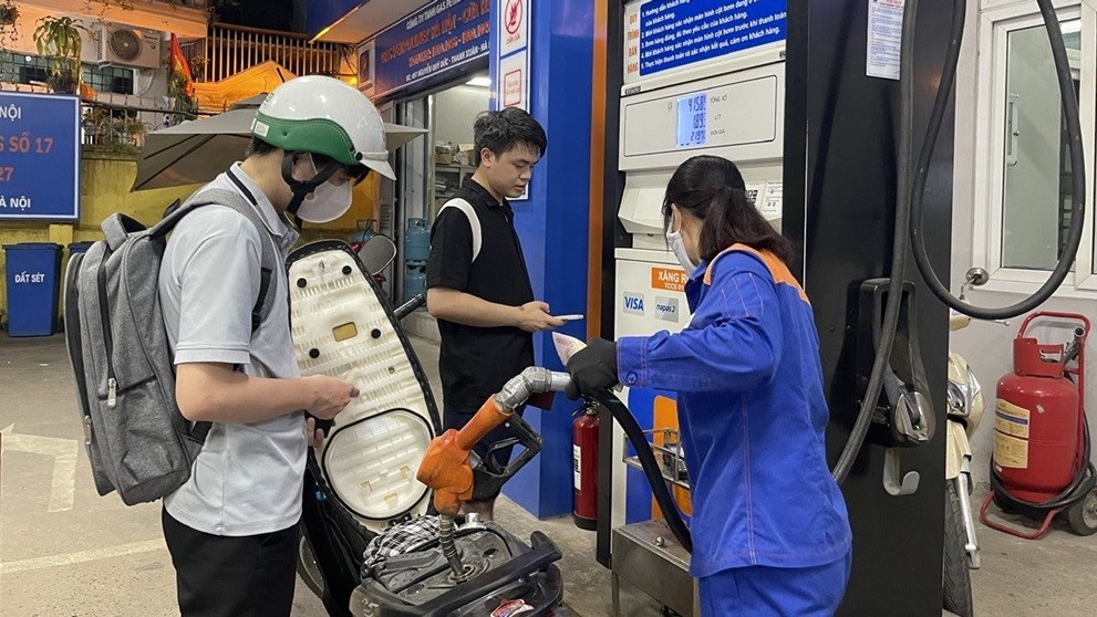 Giá xăng tăng lên 22.460 đồng/lít từ 15h ngày 20/6/2024