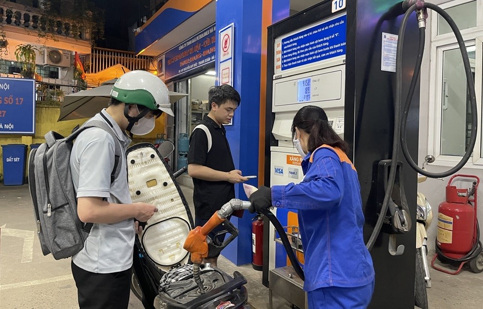 Giá xăng dầu hôm nay 13/6: Căng thẳng Trung Đông duy trì, giá dầu lập hatrick; trong nước chiều nay sẽ quay đầu tăng? Giá xăng dầu hôm nay 13/6: Căng thẳng Trung Đông duy trì, giá dầu lập hatrick; trong nước chiều nay sẽ quay đầu tăng?