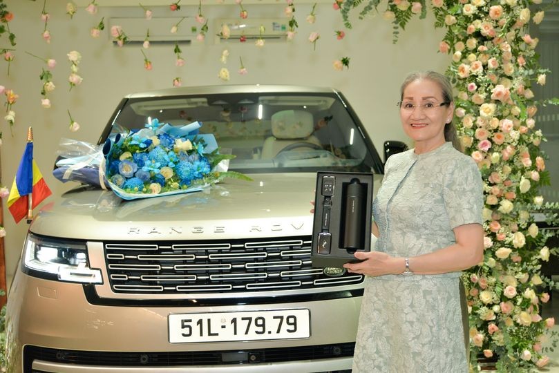 Lý Nhã Kỳ tặng mẹ món quà đặc biệt