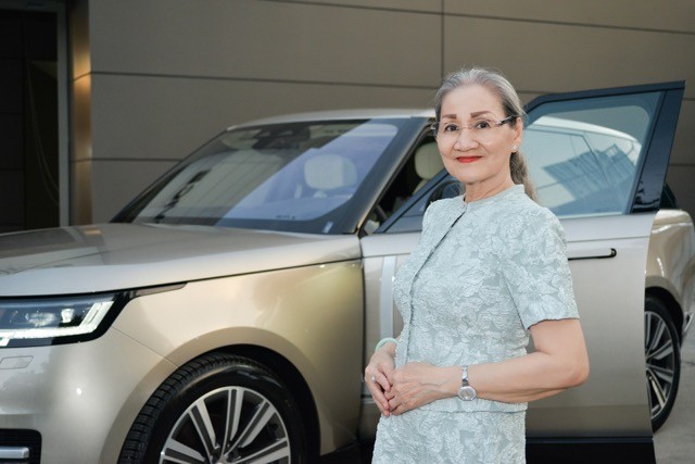 Lý Nhã Kỳ tặng mẹ món quà đặc biệt