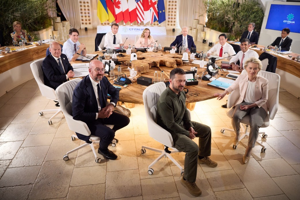 Hội nghị thượng đỉnh G7 khai mạc: Nhất trí 'bước đi lịch sử' cho Ukraine, Kiev đòi kế hoạch tái thiết như châu Âu từng có Hội nghị thượng đỉnh G7 khai mạc: Nhất trí 'bước đi lịch sử' cho Ukraine, Kiev đòi kế hoạch tái thiết như châu Âu từng có