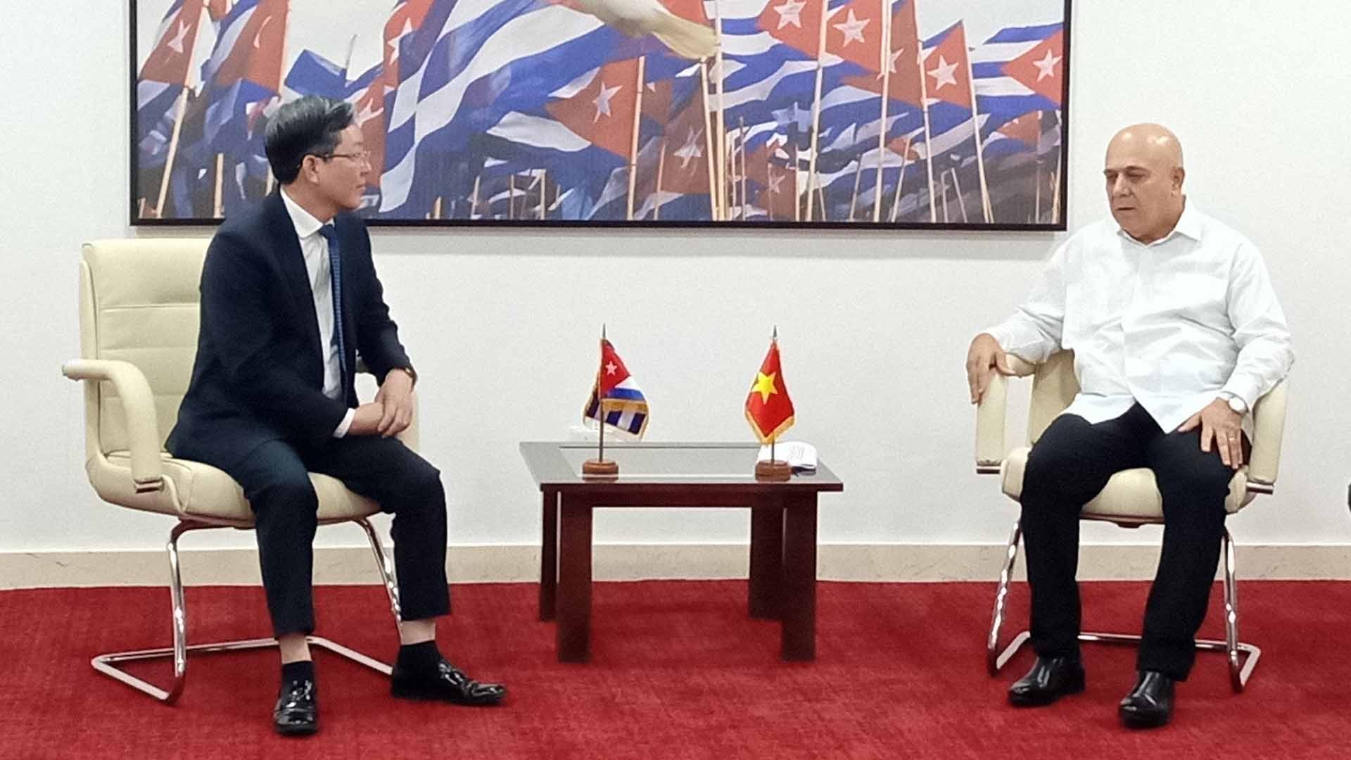 Đoàn đại biểu Hội Nông dân Việt Nam thăm, làm việc tại Cuba Đoàn đại biểu Hội Nông dân Việt Nam thăm, làm việc tại Cuba