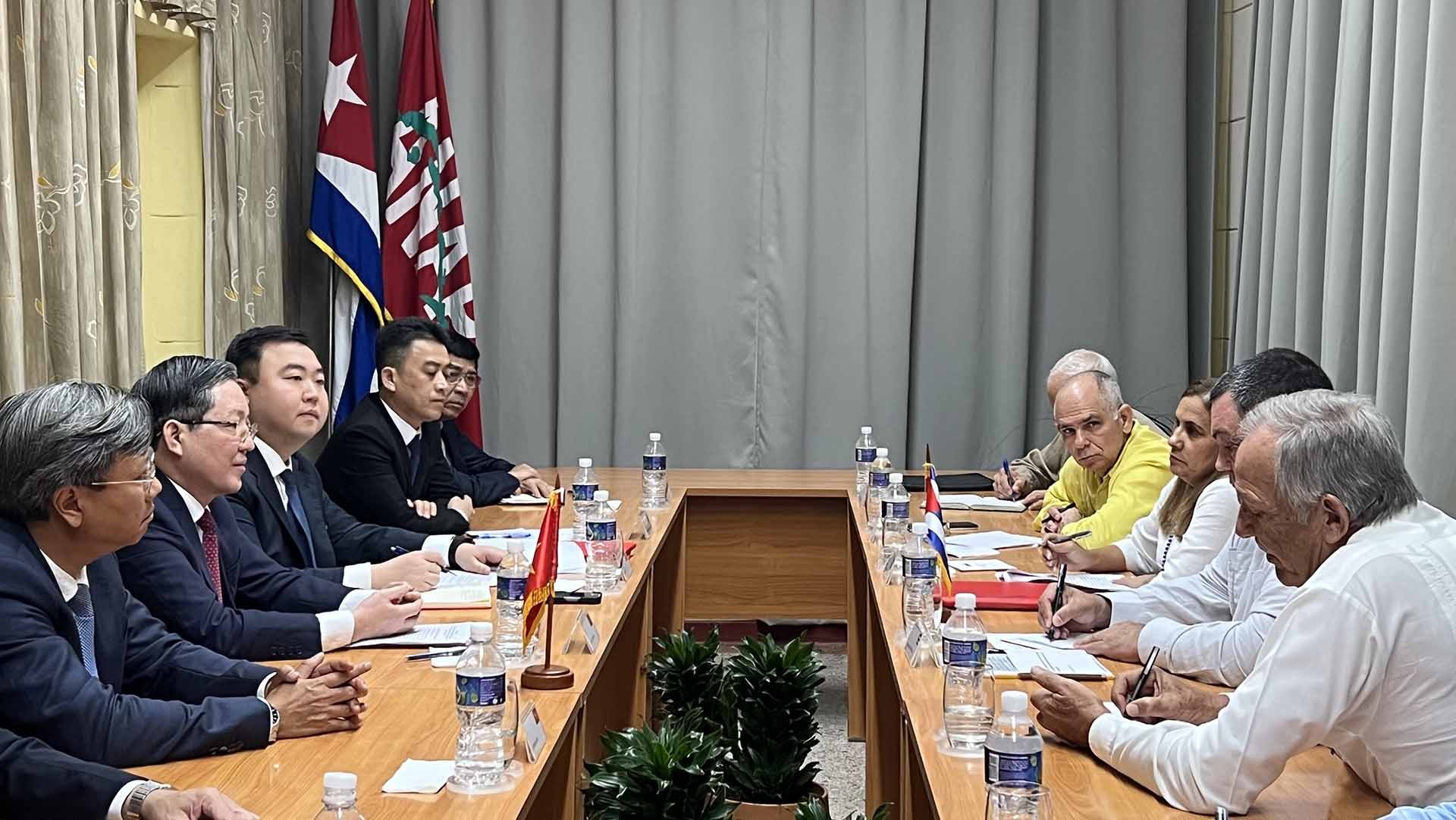 Đoàn đại biểu Hội Nông dân Việt Nam thăm, làm việc tại Cuba Đoàn đại biểu Hội Nông dân Việt Nam thăm, làm việc tại Cuba