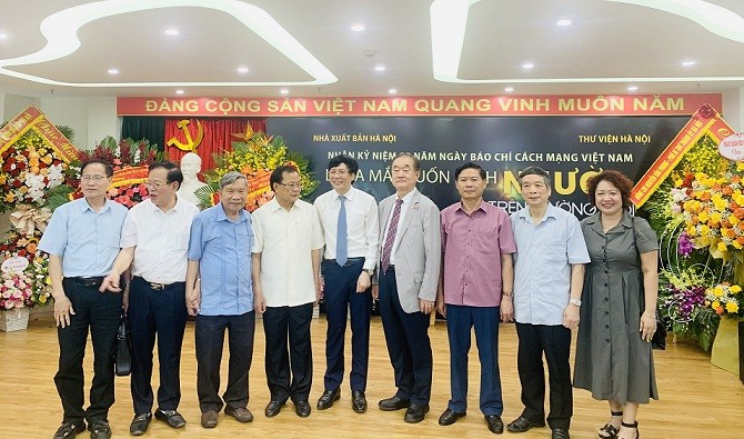 Tác phẩm 'Người trên đường đời': Những ánh lửa đẹp nhân lên niềm tin Tác phẩm 'Người trên đường đời': Những ánh lửa đẹp nhân lên niềm tin