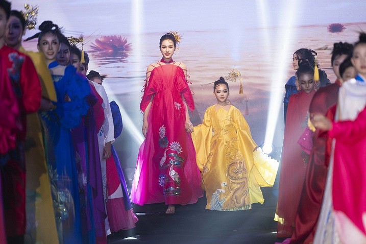 Cô bé Việt Nam giành ngôi Quán quân Gương mặt thời trang nhí thế giới 2024