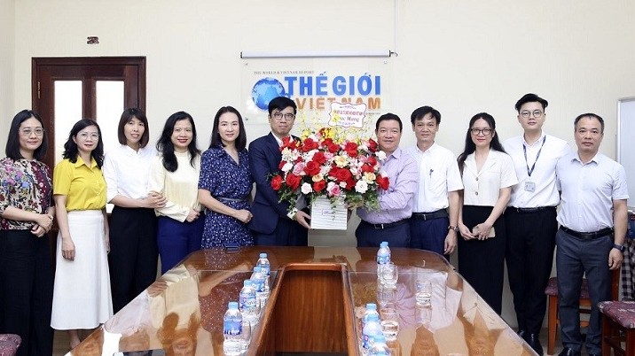 Lãnh đạo Liên hiệp các tổ chức hữu nghị Việt Nam chúc mừng Báo Thế giới và Việt Nam nhân dịp 21/6