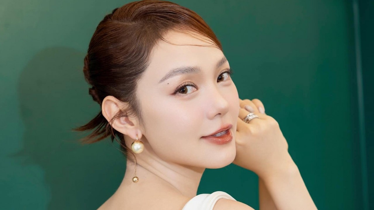 Vóc dáng thon gọn của 'gái một con' Minh Hằng