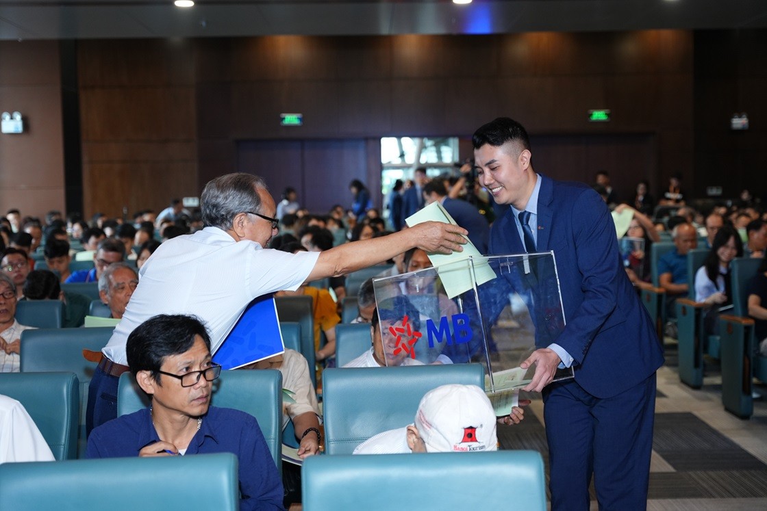 Các cổ đông bỏ phiếu bầu HĐQT và Ban kiểm soát nhiệm kỳ 2024-2029 Các cổ đông bỏ phiếu bầu HĐQT và Ban kiểm soát nhiệm kỳ 2024-2029