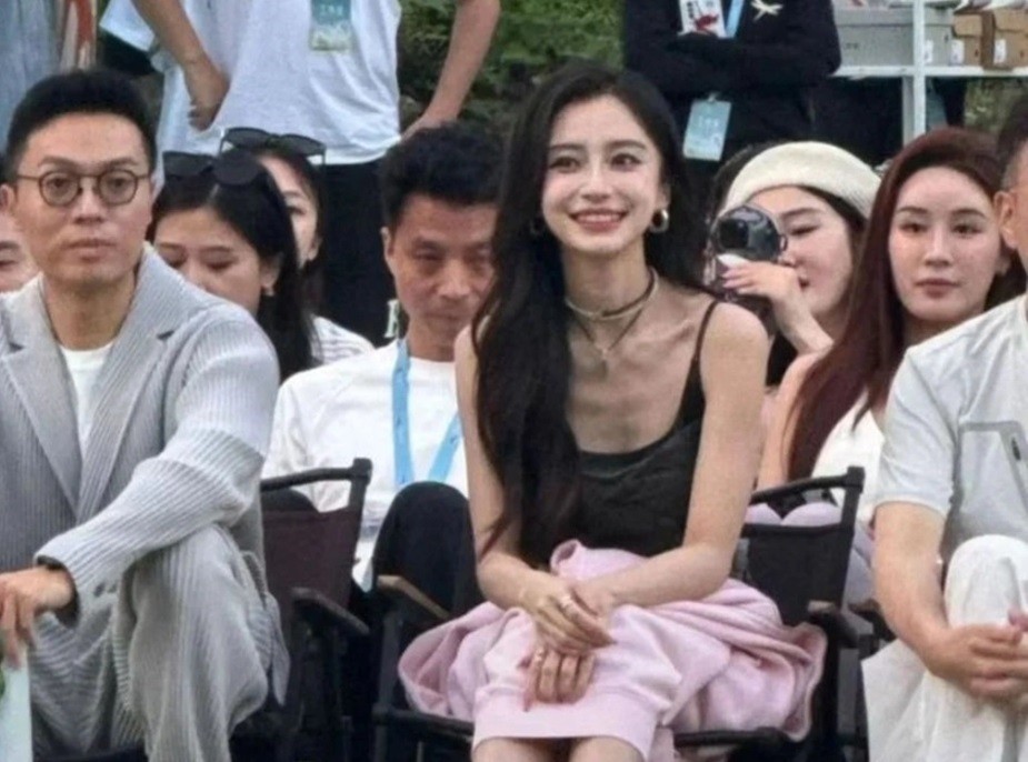 Angelababy lộ ảnh 'gầy trơ xương', thiếu sức sống