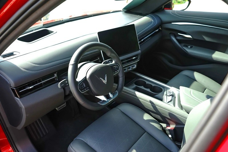 Thiết kế nội thất của VF 7S về cơ bản không khác biệt nhiều với bản Plus