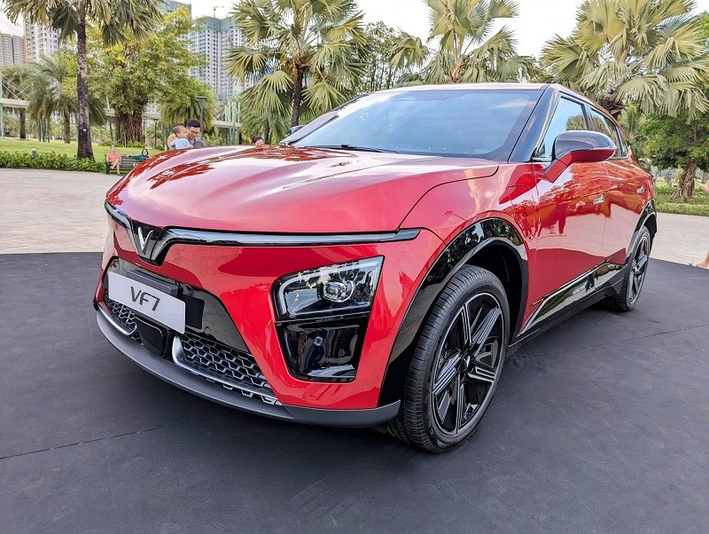 Phiên bản Plus của VinFast VF7 có ngoại hình bắt mắt hơn