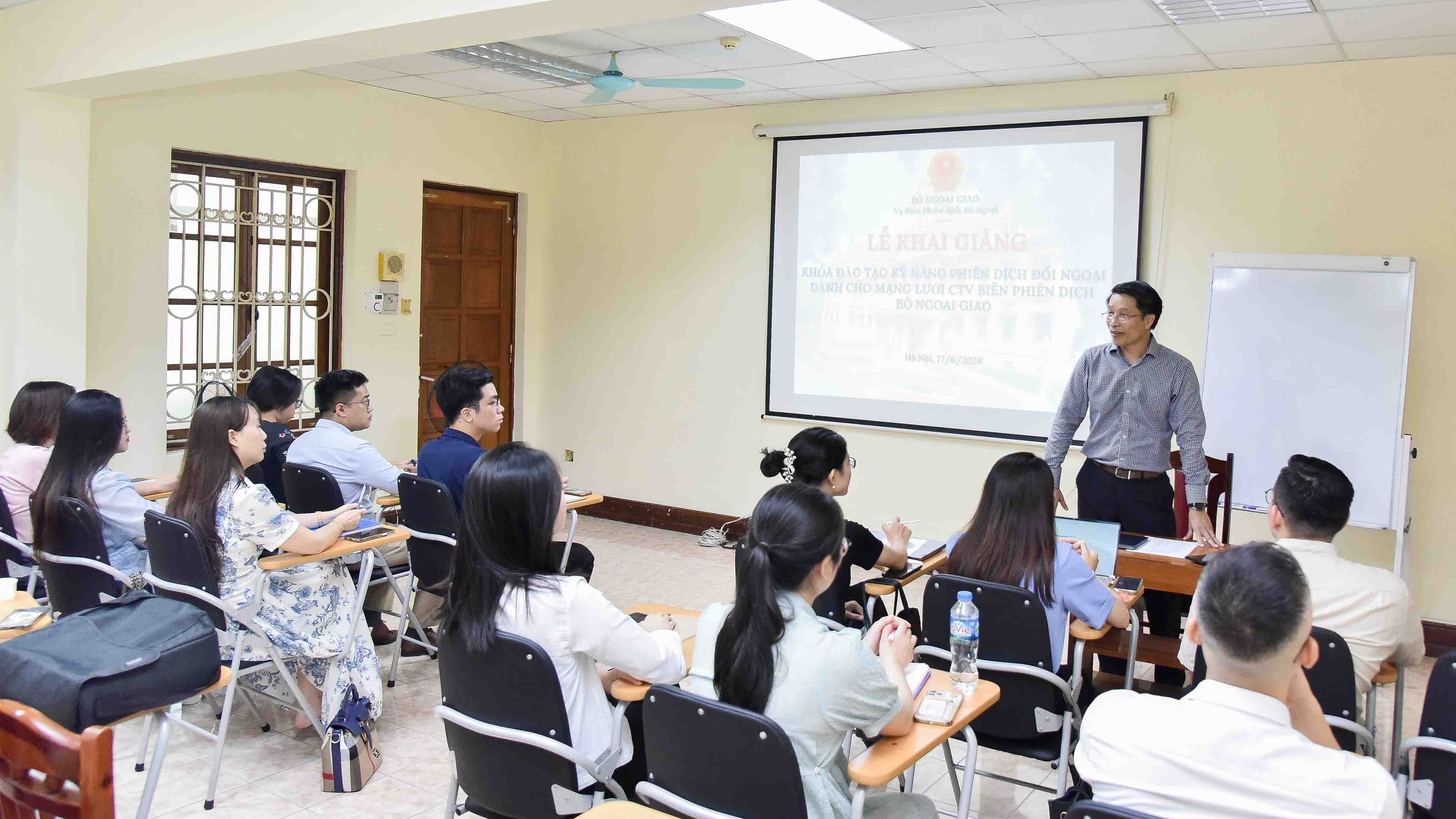 Khai mạc khóa đào tạo kỹ năng phiên dịch đối ngoại dành cho cộng tác viên của Bộ Ngoại giao