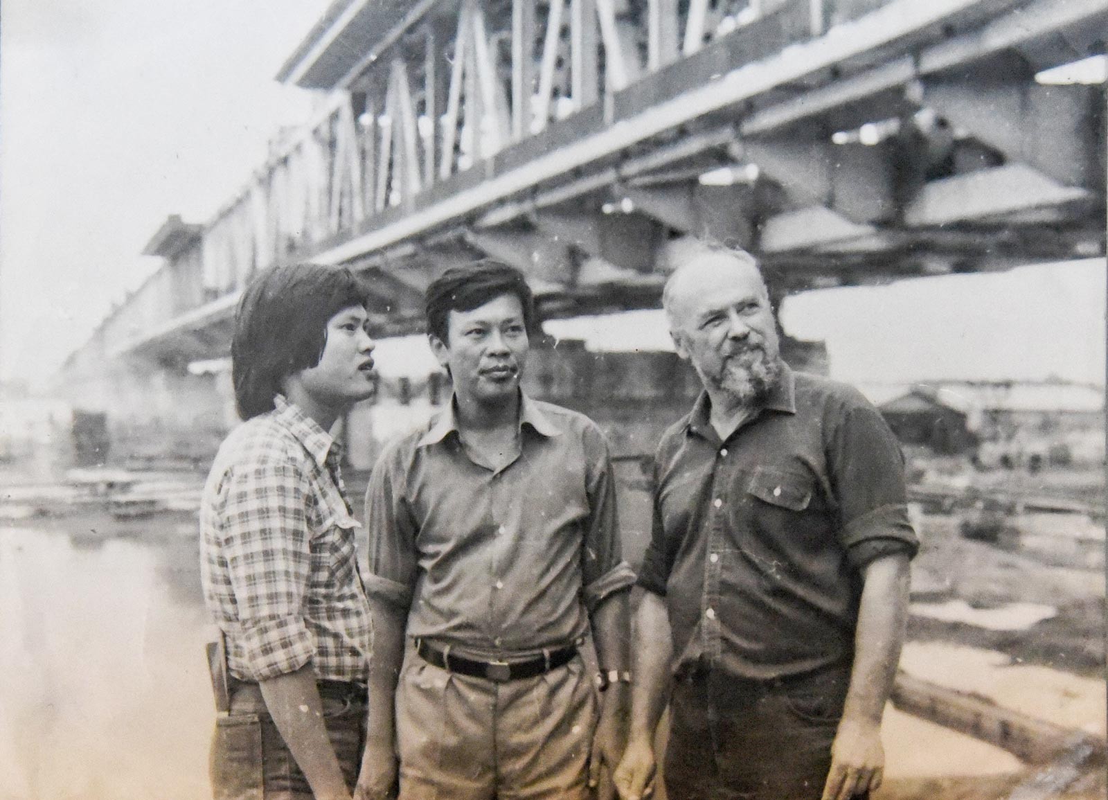 Nhiều công trình, nhà máy do Liên Xô và Nga giúp xây dựng hiện đang đang phát huy hiệu quả to lớn đối với nền kinh tế nước ta như thủy điện Hòa Bình, cầu Thăng Long, xí nghiệp liên doanh Vietxopetro…