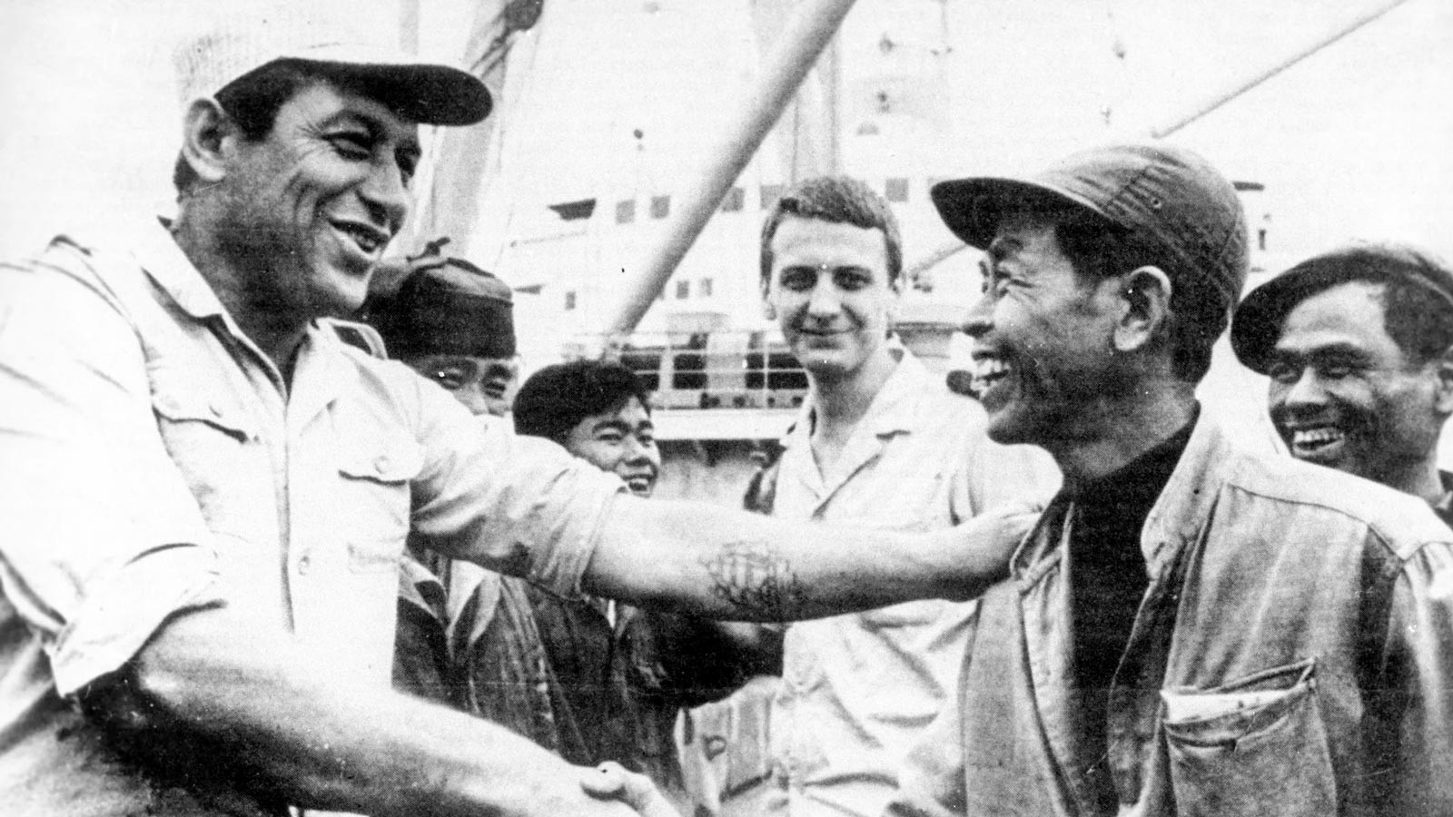 Nhiều công trình, nhà máy do Liên Xô và Nga giúp xây dựng hiện đang đang phát huy hiệu quả to lớn đối với nền kinh tế nước ta như thủy điện Hòa Bình, cầu Thăng Long, xí nghiệp liên doanh Vietxopetro…