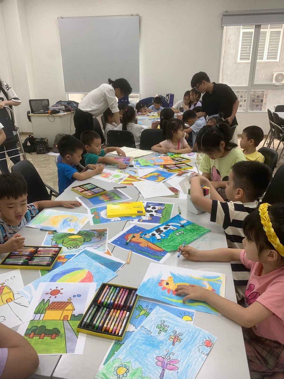 Sôi nổi những lớp học lý thú dành cho trẻ em tại Trại Hè DAV 2024 Sôi nổi những lớp học lý thú dành cho trẻ em tại Trại Hè DAV 2024