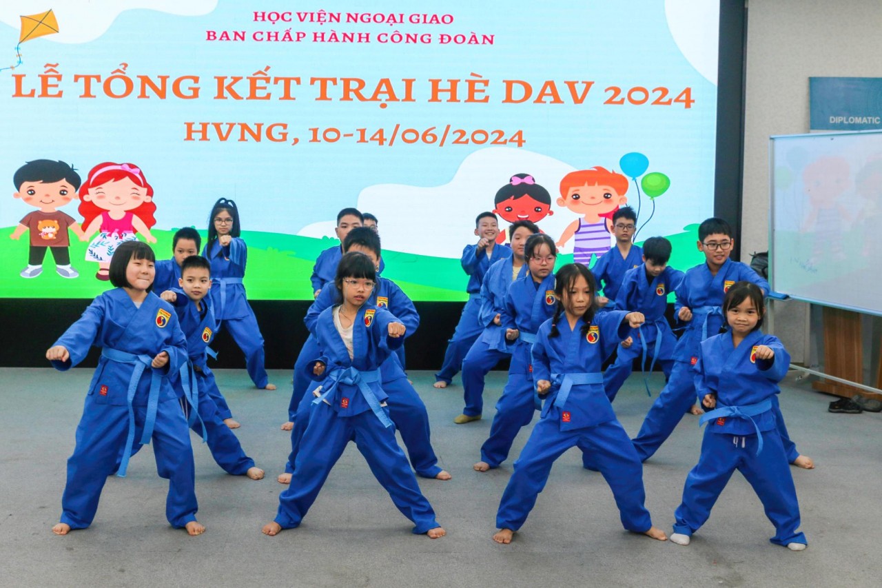 Sôi nổi những lớp học lý thú dành cho trẻ em tại Trại Hè DAV 2024 Sôi nổi những lớp học lý thú dành cho trẻ em tại Trại Hè DAV 2024