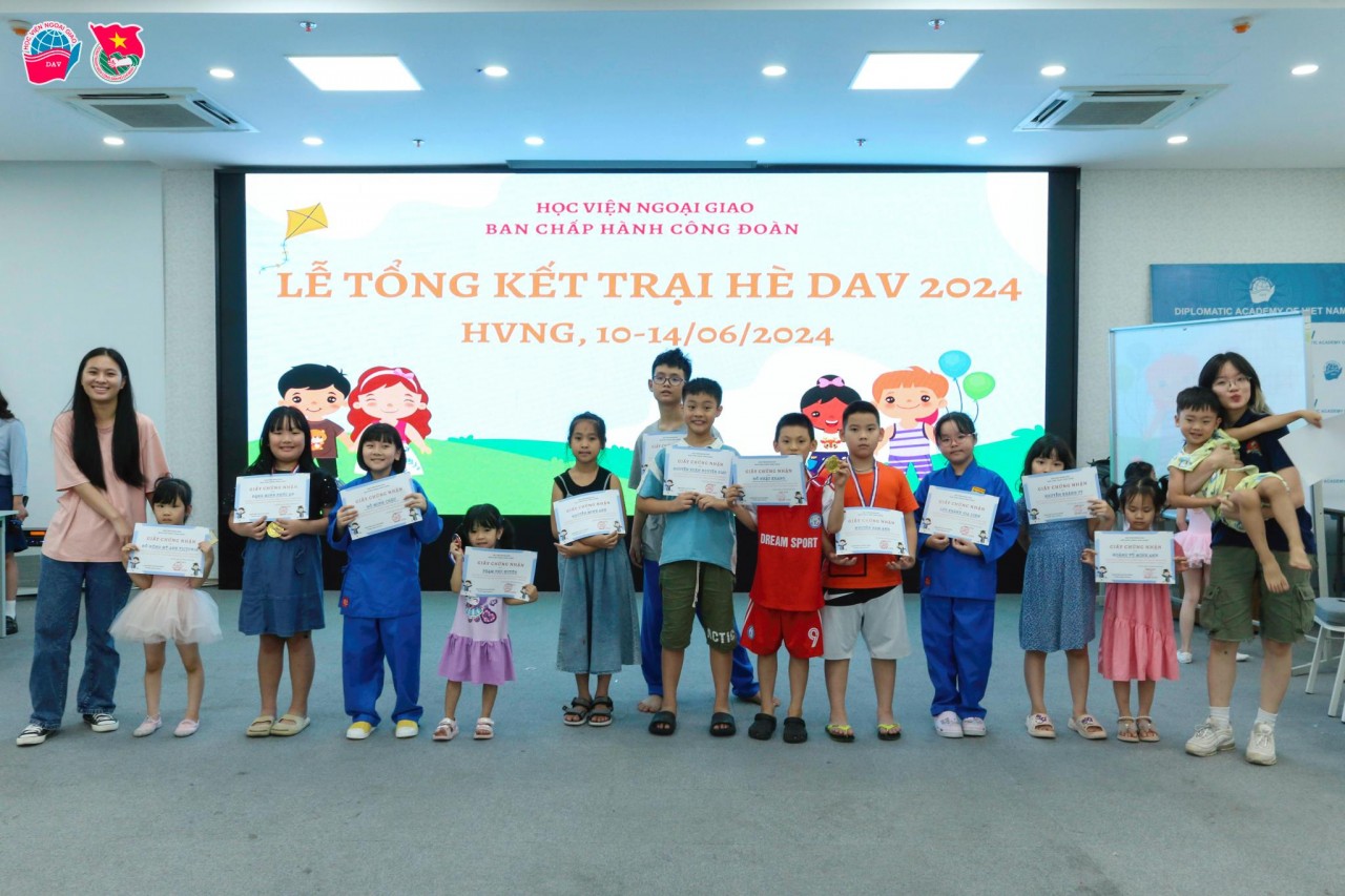 Sôi nổi những lớp học lý thú dành cho trẻ em tại Trại Hè DAV 2024 Sôi nổi những lớp học lý thú dành cho trẻ em tại Trại Hè DAV 2024