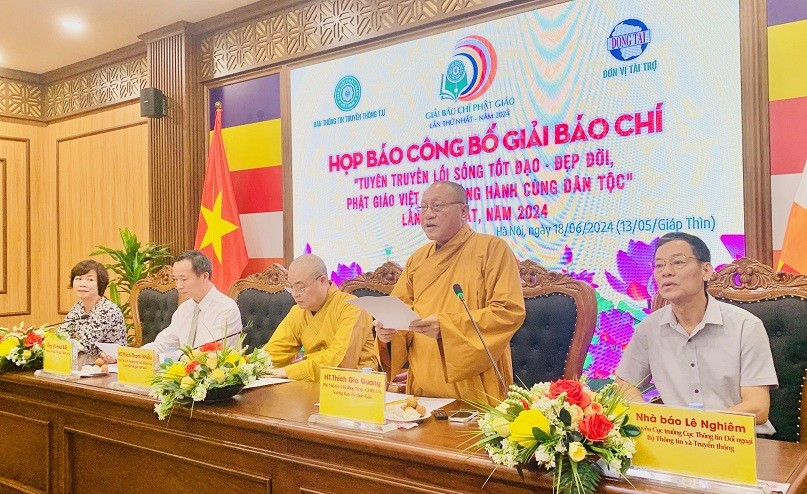 Lần đầu tiên tổ chức giải báo chí tôn vinh những người làm báo trong lĩnh vực truyền thông Phật giáomảng Phật giáo Lần đầu tiên tổ chức giải báo chí tôn vinh người làm báo trong lĩnh vực truyền thông Phật giáo