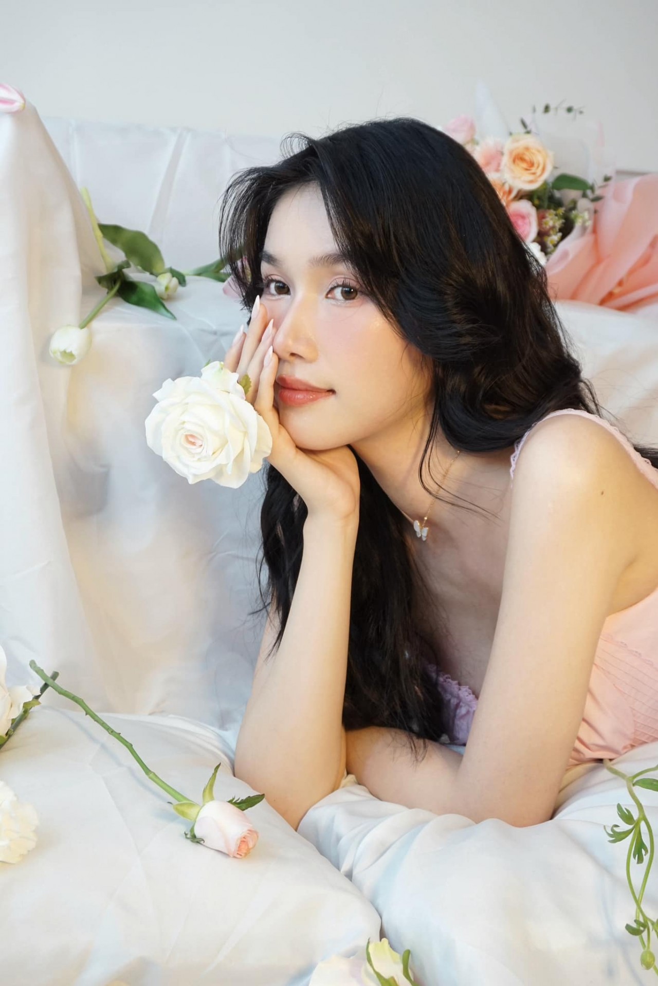 Á hậu Phương Anh