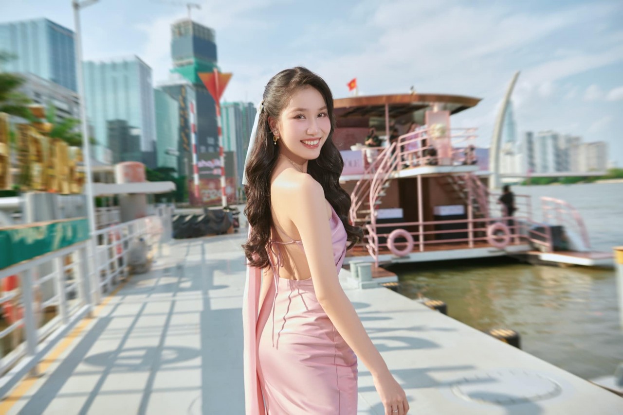 Á hậu Phương Anh