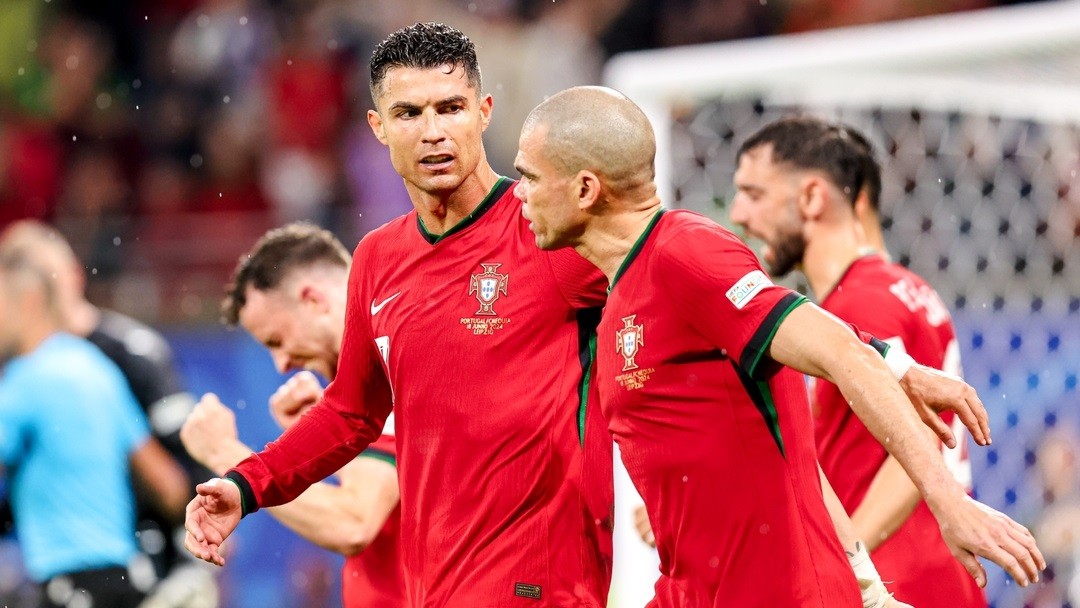 Pepe và Cristiano Ronaldo đi vào lịch sử EURO