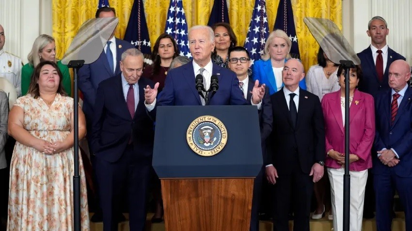 Tổng thống Mỹ Joe Biden công bố chính sách mạnh mẽ, cơ hội lớn cho người nhập cư trái phép lâu năm