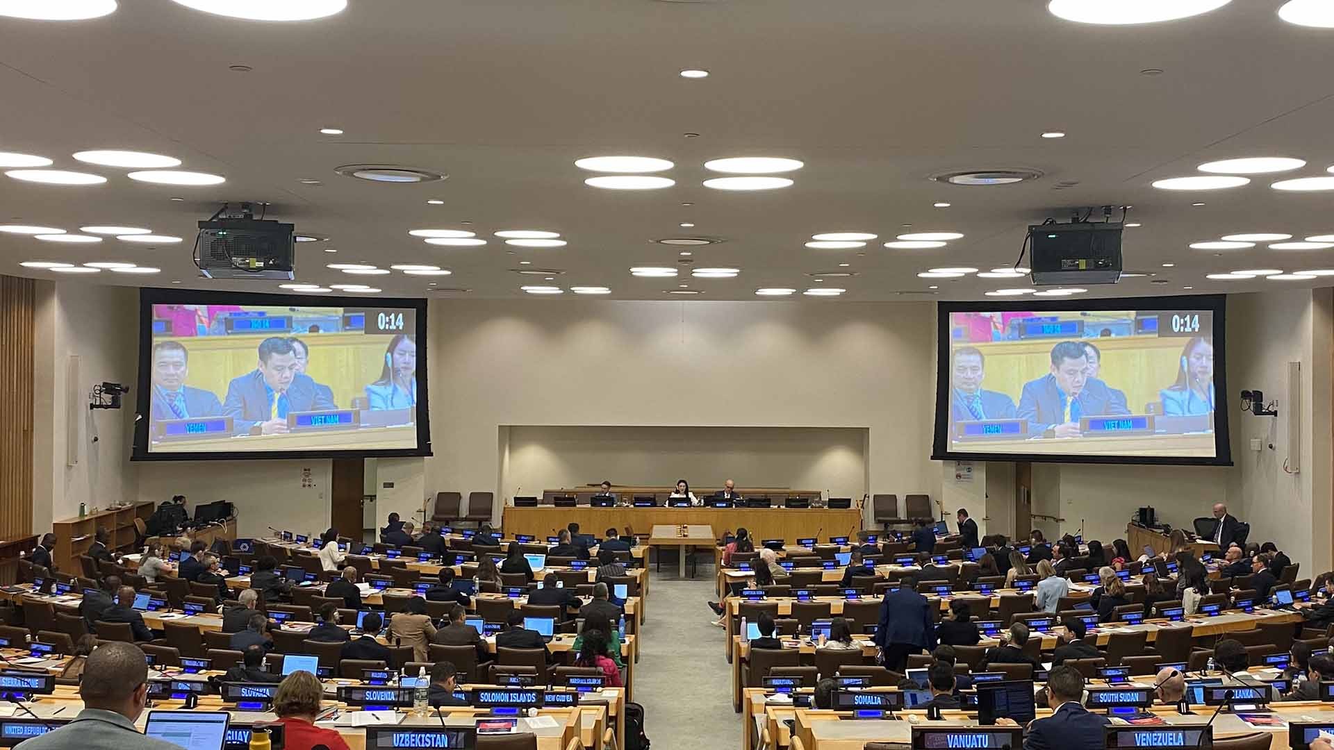 Việt Nam có hệ thống quy định chặt chẽ và thực hiện nhiều biện pháp toàn diện nhằm đấu tranh chống buôn bán bất hợp pháp vũ khí Việt Nam có hệ thống quy định chặt chẽ và thực hiện nhiều biện pháp toàn diện nhằm đấu tranh chống buôn bán bất hợp pháp vũ khí