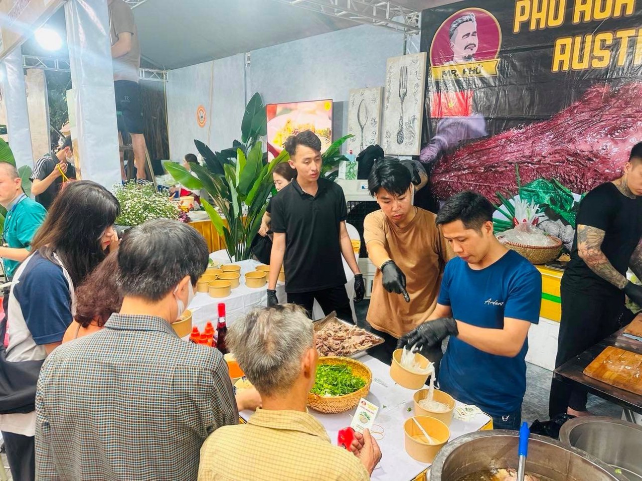 Festival Thu Hà Nội: Sự kiện chào mừng kỷ niệm 70 năm Ngày Giải phóng thủ đô Festival Thu Hà Nội: Sự kiện chào mừng kỷ niệm 70 năm Ngày Giải phóng thủ đô
