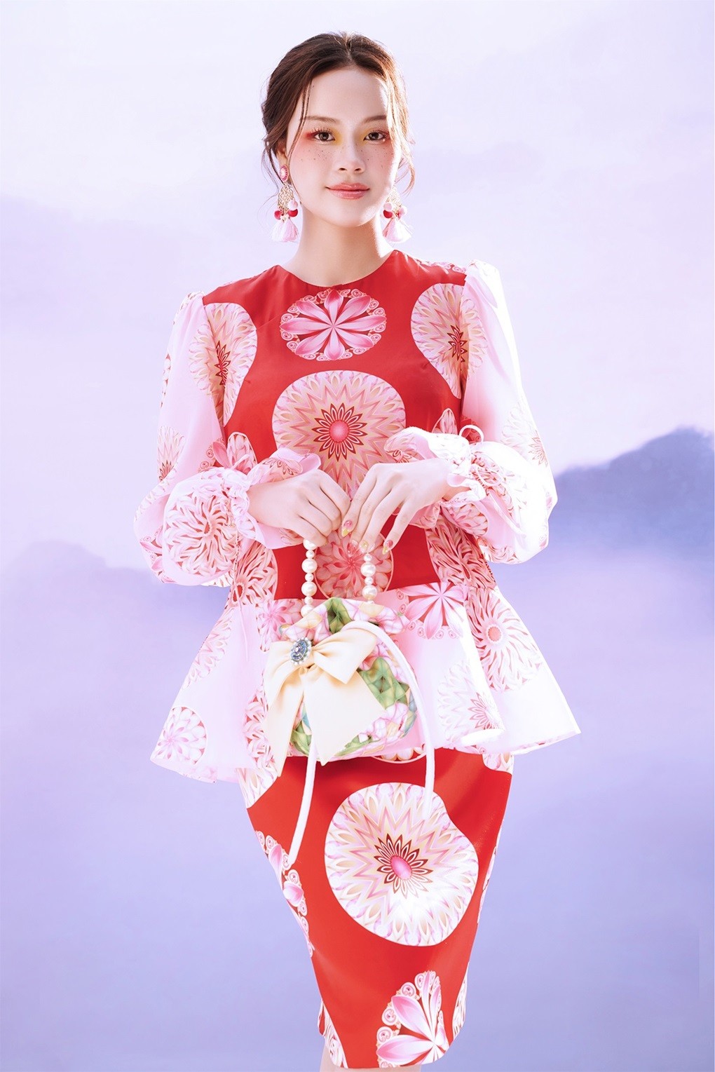 Bộ ảnh Hoa hậu Ý Nhi và hai Á hậu bộ sưu tập mang đậm nét văn hóa vùng cao Bộ ảnh Hoa hậu Ý Nhi và hai Á hậu bộ sưu tập mang đậm nét văn hóa vùng cao