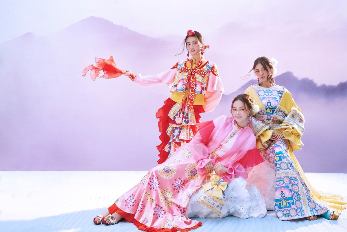 Hoa hậu Ý Nhi và hai Á hậu làm mẫu, giới thiệu bộ sưu tập đậm nét văn hóa vùng cao Tây Bắc Hoa hậu Ý Nhi và hai Á hậu làm mẫu, giới thiệu bộ sưu tập đậm nét văn hóa vùng cao Tây Bắc