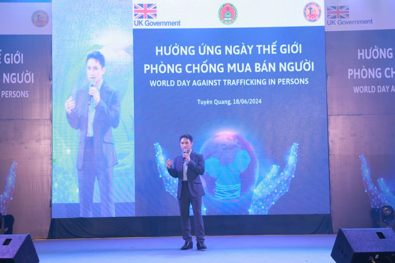 Phan Mạnh Quỳnh tham gia Sự kiện hưởng ứng Ngày toàn dân phòng, chống mua bán người Phan Mạnh Quỳnh tham gia Sự kiện hưởng ứng Ngày toàn dân phòng, chống mua bán người