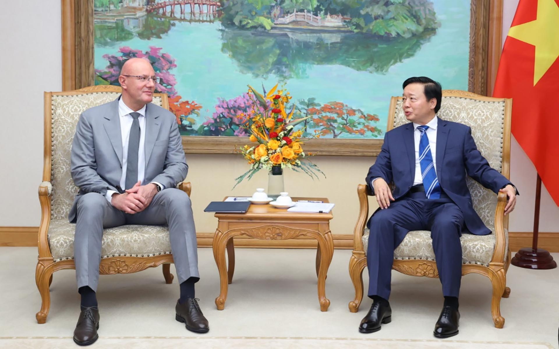 Phó Thủ tướng Trần Hồng Hà tiếp Phó Thủ tướng Liên bang Nga Dmitry Chernyshenko. (Nguồn: VGP)