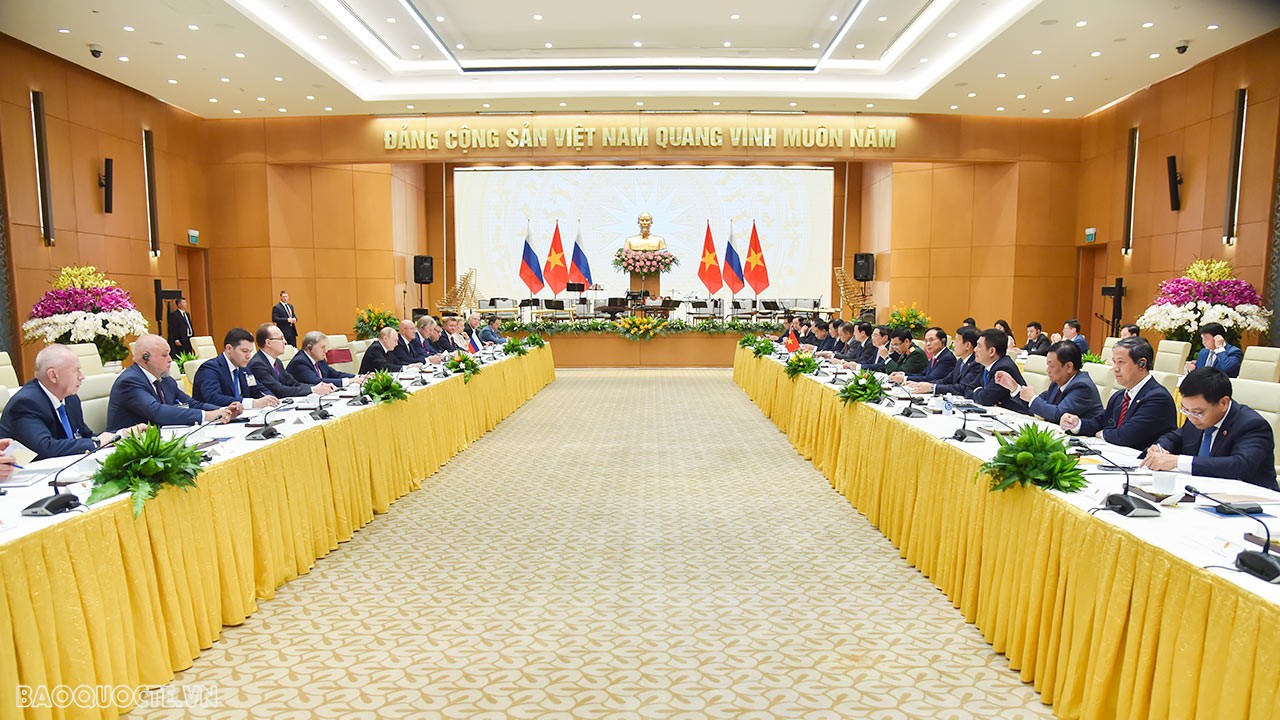 Hàng chục nghìn cán bộ khoa học, kỹ sư và công nhân kỹ thuật được đào tạo tại Liên bang Nga đã có những đóng góp tích cực, hiệu quả cho nền kinh tế Việt Nam và là nhân tố tạo cầu nối hữu nghị cho nhân dân hai nước. Hàng chục nghìn cán bộ khoa học, kỹ sư và công nhân kỹ thuật được đào tạo tại Liên bang Nga đã có những đóng góp tích cực, hiệu quả cho nền kinh tế Việt Nam và là nhân tố tạo cầu nối hữu nghị cho nhân dân hai nước.