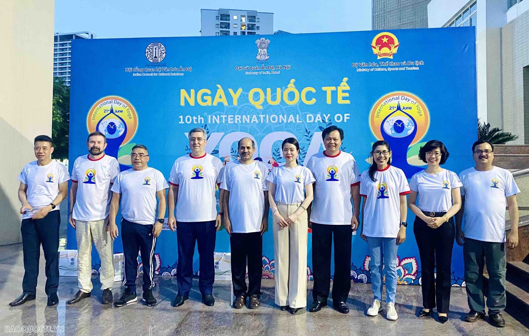 Kỷ niệm Ngày Quốc tế Yoga lần thứ 10 Hàng trăm người tham dự Ngày quốc tế Yoga lần thứ 10