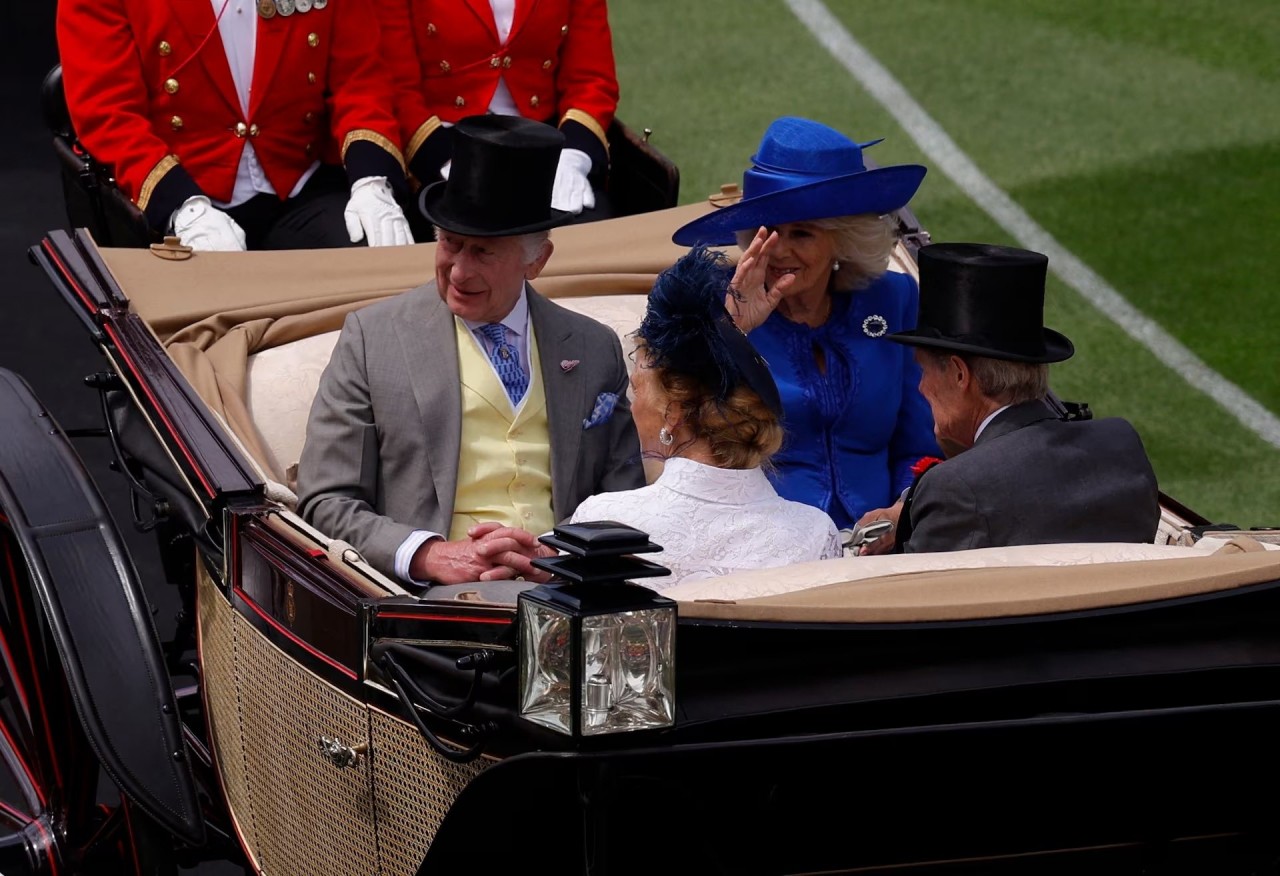 Royal Ascot 2024: Những chiếc mũ có một không 2 tại lễ đua ngựa thường niên của Hoàng gia Anh Royal Ascot 2024: Những chiếc mũ có một không 2 tại lễ đua ngựa thường niên của Hoàng gia Anh