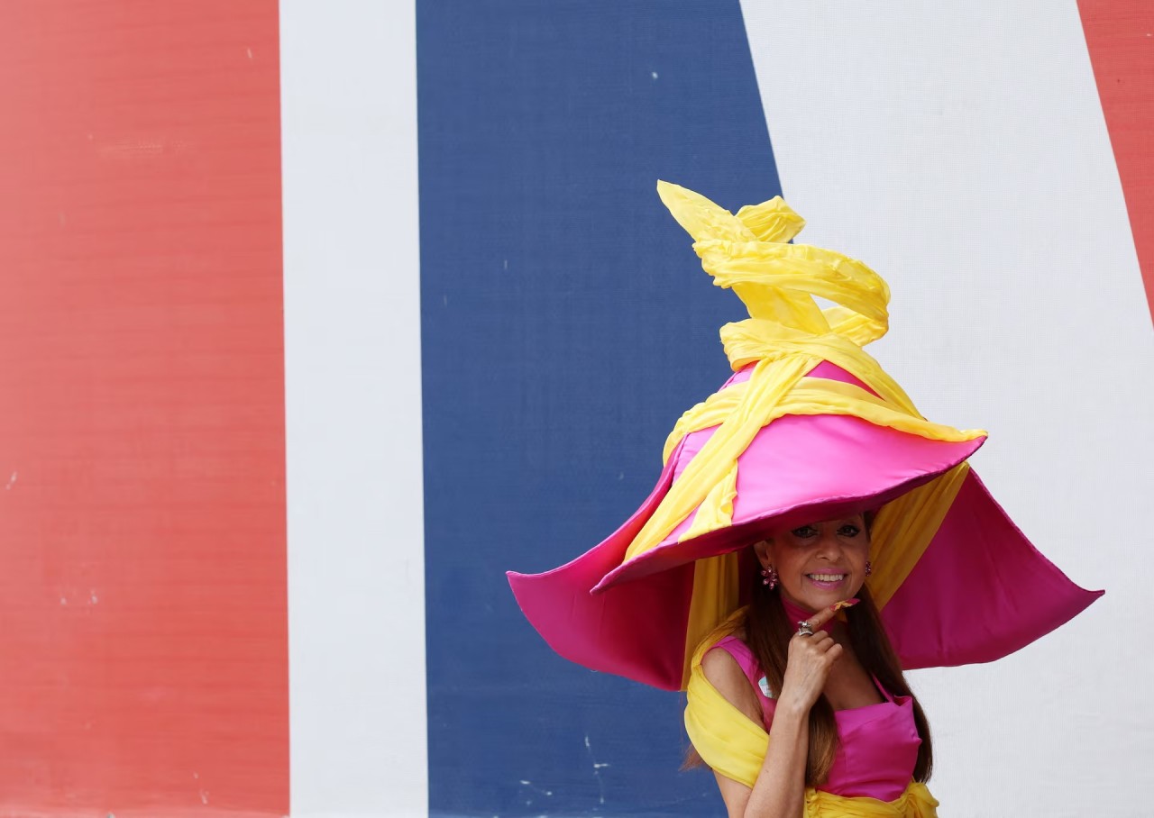 Royal Ascot 2024: Những chiếc mũ có một không 2 tại lễ đua ngựa thường niên của Hoàng gia Anh Royal Ascot 2024: Những chiếc mũ có một không 2 tại lễ đua ngựa thường niên của Hoàng gia Anh