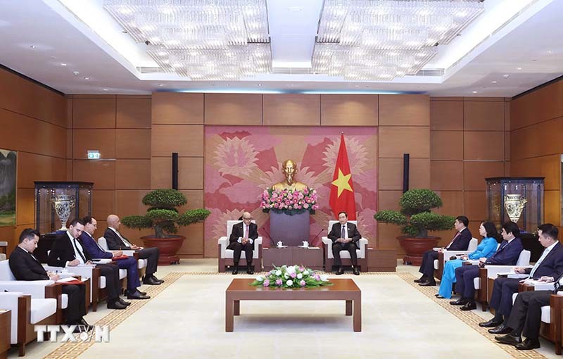 Việt Nam luôn coi trọng và mong muốn đẩy mạnh quan hệ quan hệ hữu nghị, hợp tác nhiều mặt với Morocco Việt Nam luôn coi trọng và mong muốn đẩy mạnh quan hệ quan hệ hữu nghị, hợp tác nhiều mặt với Morocco